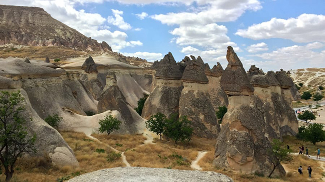 Fairy Chimneys, Thổ Nhĩ Kỳ: Một kỳ quan địa chất ấn tượng, những cấu tr&uacute;c&nbsp;đ&aacute; bất thường n&agrave;y l&agrave; kết quả của sự x&oacute;i m&ograve;n qua h&agrave;ng ngh&igrave;n năm.
