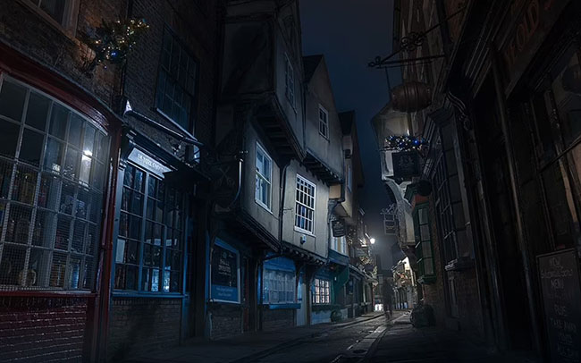 5. Bức ảnh n&agrave;y khiến người ta li&ecirc;n tưởng tới một cảnh trong phim Harry Potter, được chụp tại The Shambles, York, nơi c&aacute;c t&ograve;a nh&agrave; c&oacute; ni&ecirc;n đại từ thế kỷ 14.&nbsp;

