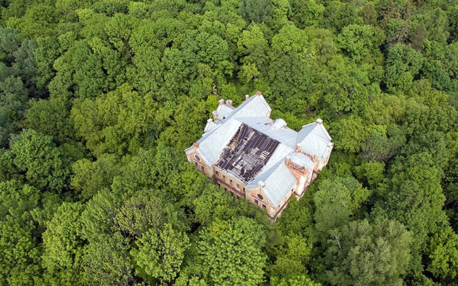 Nhưng nh&igrave;n từ xa, b&ecirc;n ngo&agrave;i của trang vi&ecirc;n n&agrave;y vẫn được bảo quản rất tốt.&nbsp;Nếu trong tương lai n&oacute; được t&acirc;n trang v&agrave; sửa chữa lại, c&oacute; lẽ nơi n&agrave;y sẽ thu h&uacute;t rất nhiều du kh&aacute;ch tới.
