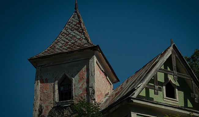 V&igrave; vấn đề tranh chấp t&agrave;i sản n&ecirc;n c&aacute;c giữa c&aacute;c con của b&agrave; c&oacute; sự x&iacute;ch m&iacute;ch, trang vi&ecirc;n khổng lồ n&agrave;y khiến b&agrave; ng&agrave;y c&agrave;ng cảm thấy c&ocirc; đơn v&agrave; buồn ch&aacute;n.
