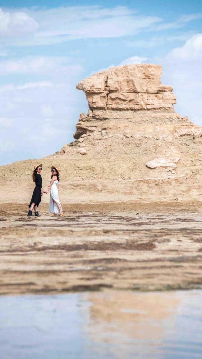 To&agrave;n bộ cảnh quan hiện tại c&oacute; diện t&iacute;ch gần 21.000km2, mỗi yardang c&oacute; độ cao kh&aacute;c nhau, nằm rải r&aacute;c trong hồ nước.