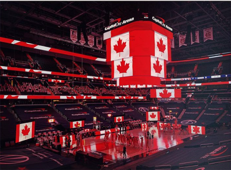 Bạn sẽ thường thấy rằng người Canada h&aacute;t một nửa b&agrave;i quốc ca bằng tiếng Ph&aacute;p v&agrave; nửa c&ograve;n lại bằng tiếng Anh. V&igrave; cả hai đều l&agrave; ng&ocirc;n ngữ quốc gia của Canada n&ecirc;n cả hai đều quan trọng như nhau.
