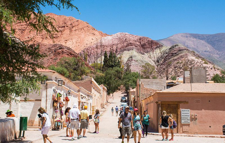 Quebrada de Humahuaca từng l&agrave; tuyến đường quan trọng với người Inca. C&aacute;c thị trấn của thời kỳ thuộc địa c&oacute; tầm quan trọng rất lớn, v&igrave; ch&uacute;ng ph&aacute;t triển c&ugrave;ng với c&aacute;c khu định cư của tổ ti&ecirc;n người d&acirc;n ở nơi n&agrave;y.
