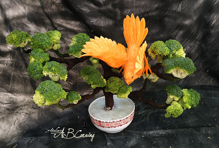 Được biết, anh hiện đang l&agrave;m việc trong một nh&agrave; h&agrave;ng kh&aacute;ch sạn, nơi cho ph&eacute;p anh trưng b&agrave;y c&aacute;c t&aacute;c phẩm của m&igrave;nh.


