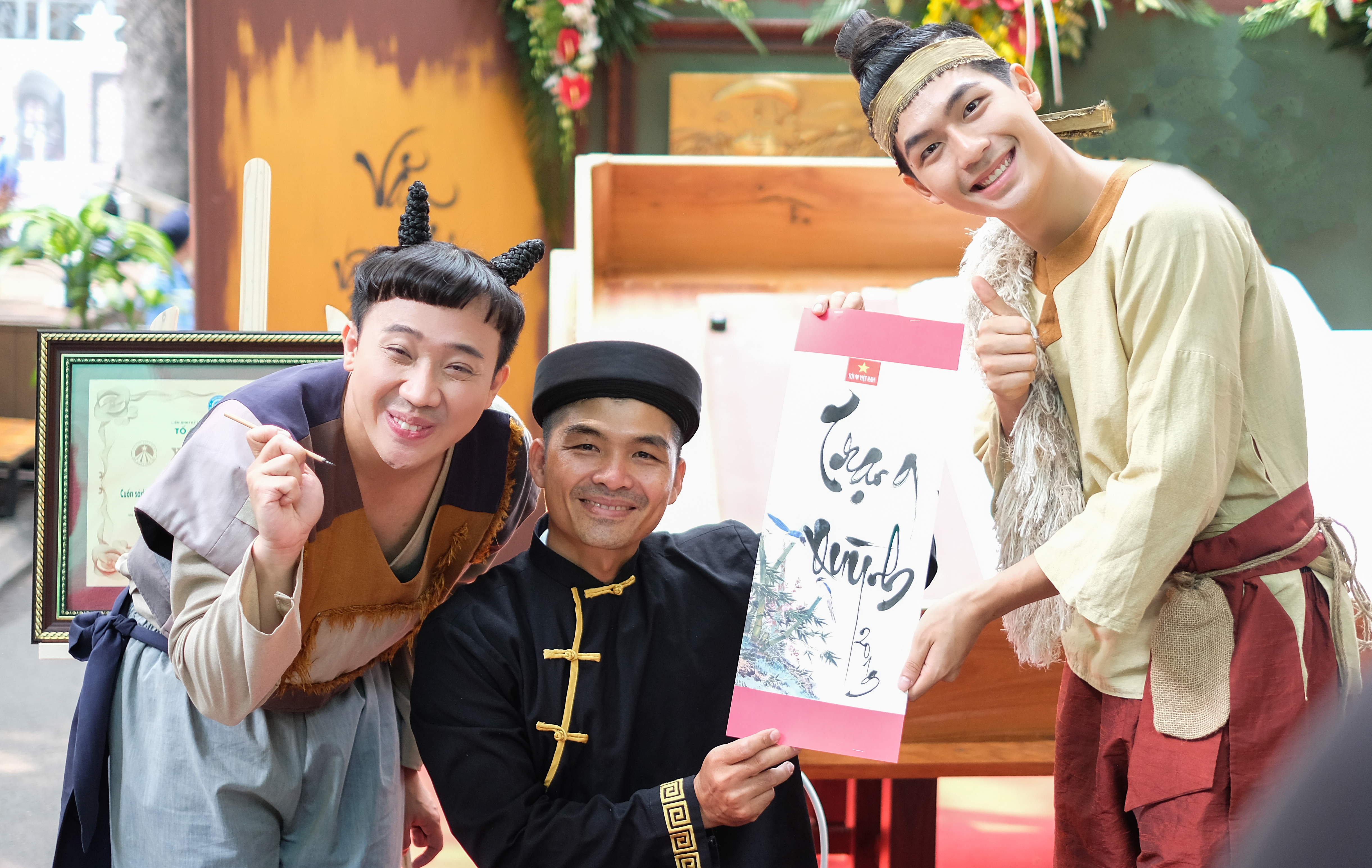 C&ugrave;ng với những phong bao l&igrave; x&igrave;, &ocirc;ng đồ gi&agrave; b&ecirc;n c&acirc;u đối đỏ, bộ phim Trạng Quỳnh chắc chắn sẽ trở th&agrave;nh bộ phim đưa kh&aacute;n giả trở về thời xa xưa, về tuổi thơ c&ugrave;ng truyện cổ t&iacute;ch v&agrave; đặc biệt vẫn đem đến tiếng cười d&iacute; dỏm, sảng kho&aacute;i cho người xem giải tr&iacute; dịp đầu xu&acirc;n&rdquo;, đạo diễn Đỗ Đức Thịnh n&oacute;i.