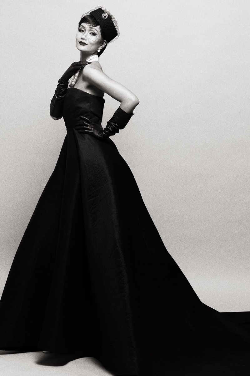 Người đẹp biến h&oacute;a với những h&igrave;nh ảnh mang t&iacute;nh chất gợi nhớ đầy chuy&ecirc;n nghiệp