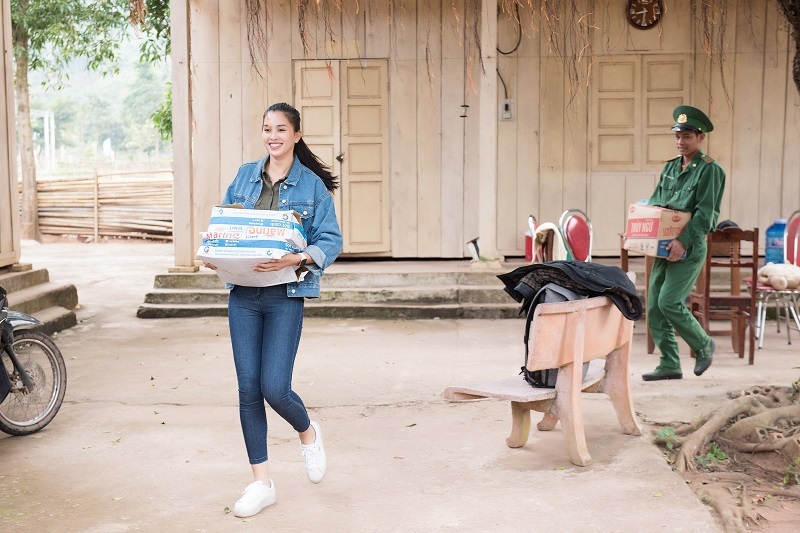 N&agrave;ng hậu 18 tuổi hăng h&aacute;i, nhiệt t&igrave;nh trong c&ocirc;ng việc thiện nguyện &yacute; nghĩa n&agrave;y dịp cuối năm.