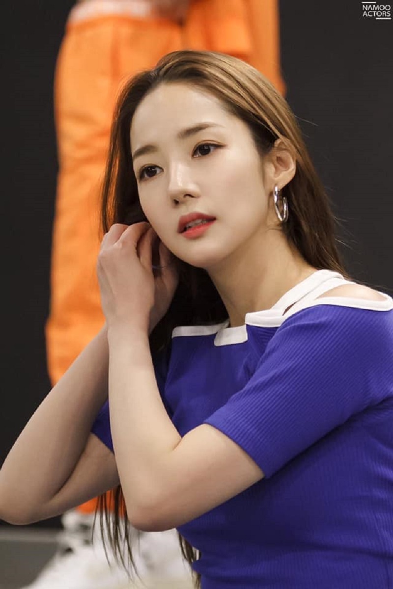 Mới đ&acirc;y, những h&igrave;nh ảnh hậu trường tập luyện của Park Min Young cho buổi fanmeeting của m&igrave;nh được đăng tải khiến người h&acirc;m mộ su&yacute;t xoa v&igrave; vẻ đẹp của mỹ nh&acirc;n n&agrave;y.