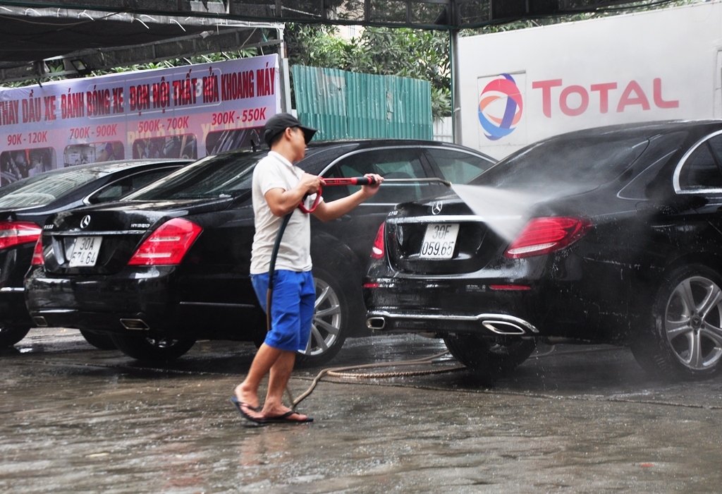 Hầu hết c&aacute;c gara đều sử dụng c&ocirc;ng nghệ rửa xe an to&agrave;n, hiện đại, l&agrave;m cẩn thận, uy t&iacute;n để giữ kh&aacute;ch.