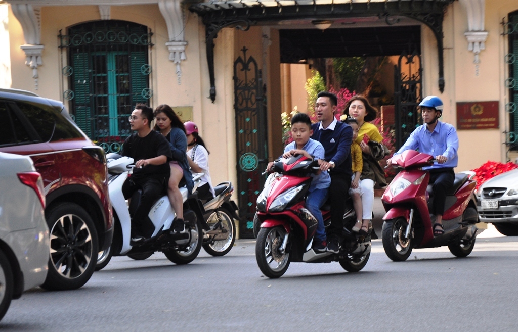 Không đội mũ bảo hiểm, nếu không may xảy ra tai nạn thì chấn thương sẽ nặng hơn khi chấp hành đội mũ bảo hiểm đúng quy cách, đúng luật giao thông.