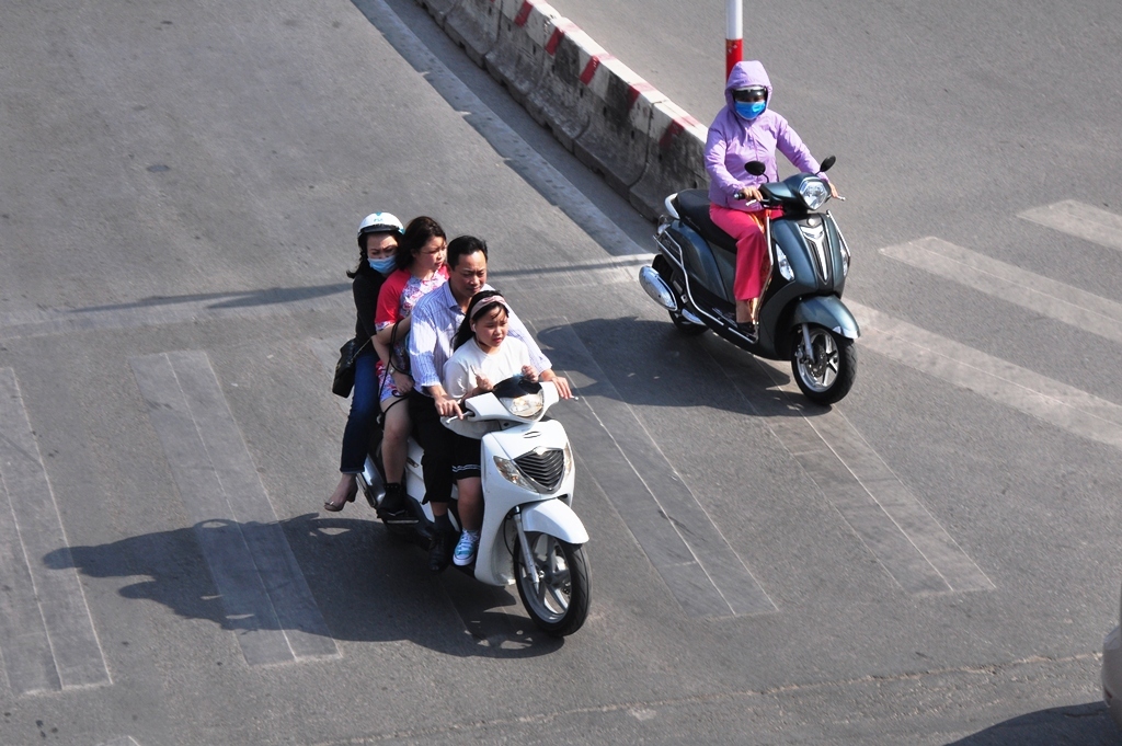 Chở quá tải, quá coi thường tính mạng bản thân và gia đình.