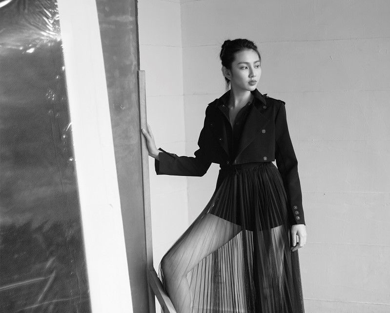 Với t&ocirc;ng ảnh đen trắng c&agrave;ng khiến những bức h&igrave;nh th&ecirc;m chất  cổ điển.