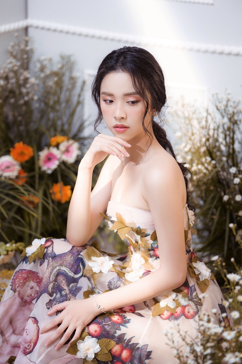 Tuy nhi&ecirc;n, c&ocirc; lại rất c&oacute; duy&ecirc;n với người mẫu ảnh.