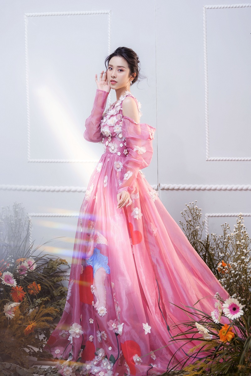 Xuất hiện trong những h&igrave;nh ảnh mới, người đẹp g&acirc;y xao xuyến với vẻ đẹp mong manh.