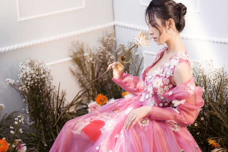 C&ugrave;ng với hoa hậu Tiểu Vy, &aacute; hậu 1 Phương Nga, &aacute; hậu 2 Th&uacute;y An cũng g&acirc;y ch&uacute; &yacute; với n&eacute;t đẹp dịu d&agrave;ng sau cuộc thi Hoa hậu Việt Nam 2018.