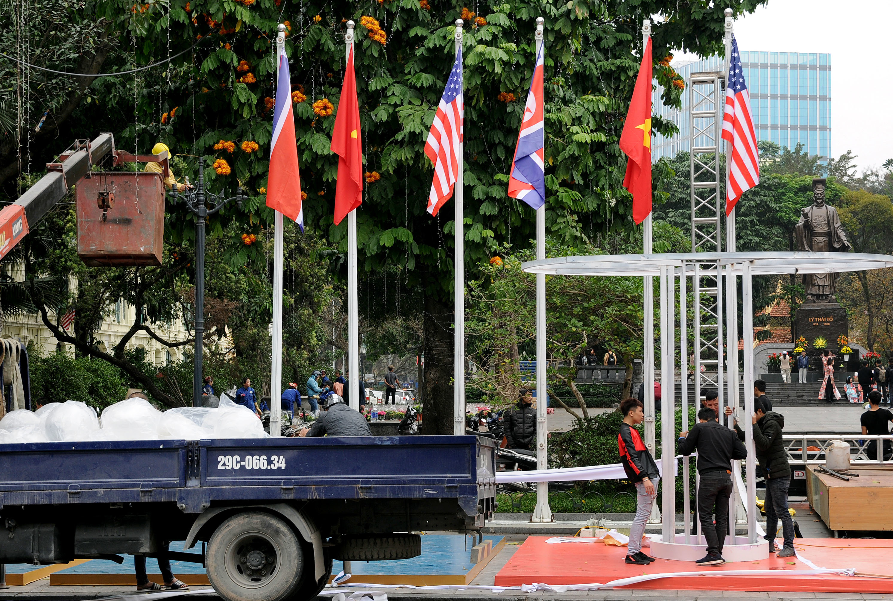 C&aacute;c hoạt động đ&oacute;n Thượng đỉnh diễn ra trong kh&ocirc;ng kh&iacute; khẩn trương