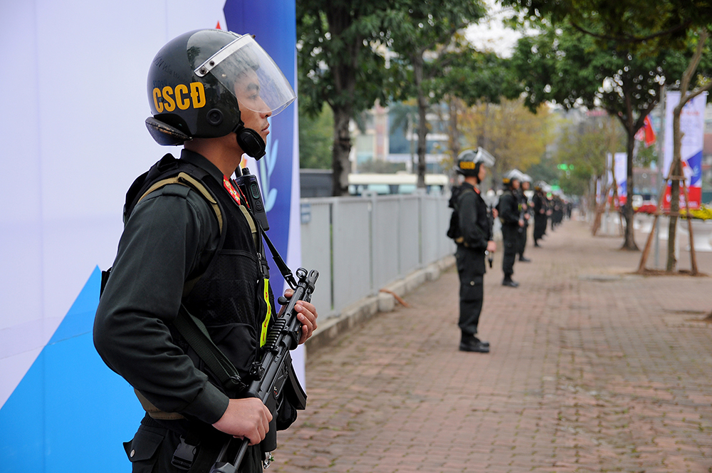 Phải đứng g&aacute;c nhiều giờ li&ecirc;n tục nhưng mỗi chiến sĩ đều cảm thấy tự h&agrave;o về nhiệm vụ của m&igrave;nh.