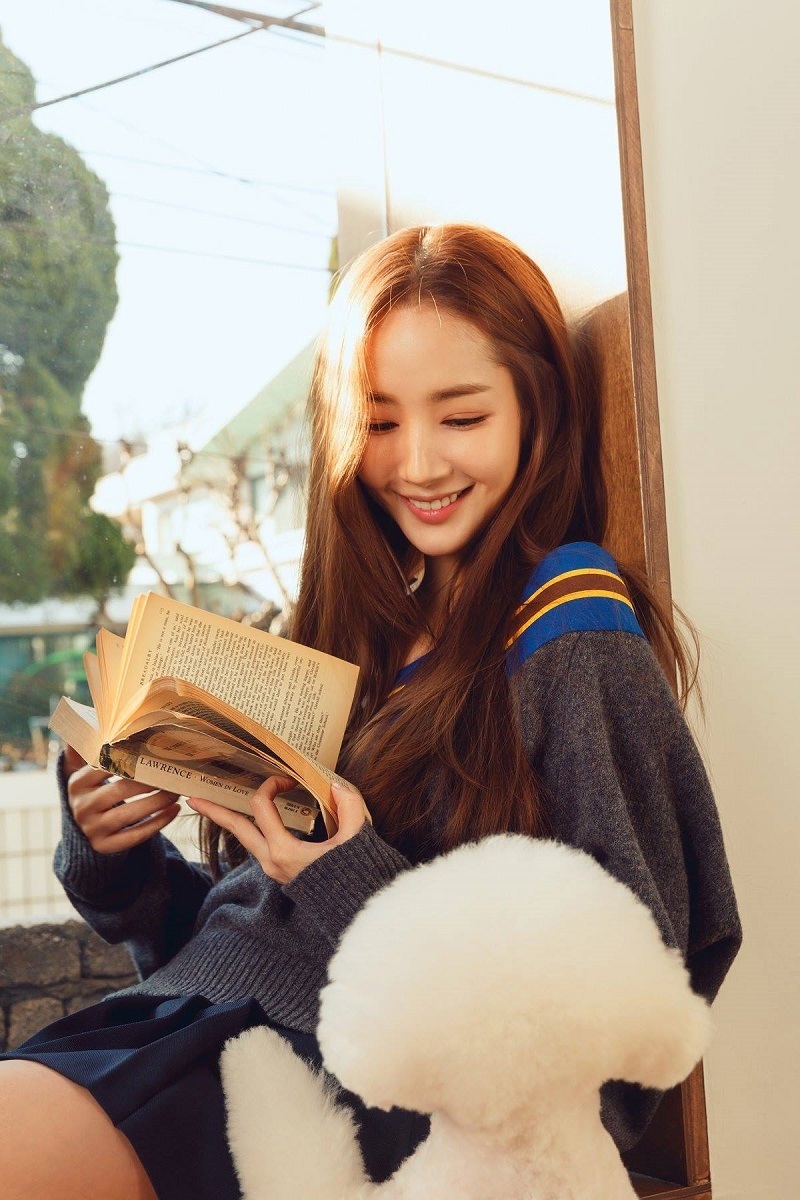 Namoo Actor - công ty quản lý của nữ diễn viên Park Min Young vừa đăng tải loạt hình ảnh mới nhất của cô và nhận được nhiều chú ý.