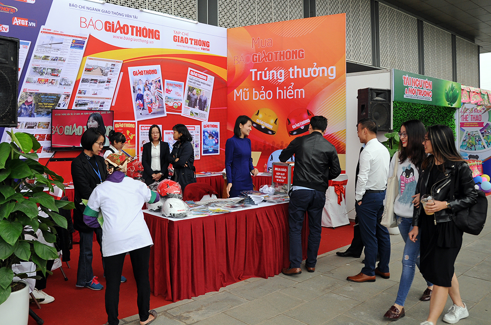 S&ocirc;i động v&agrave; vui vẻ l&agrave; kh&ocirc;ng kh&iacute; dễ nhận thấy tại gian b&aacute;o ch&iacute; ng&agrave;nh GTVT trong những ng&agrave;y diễn ra Hội b&aacute;o