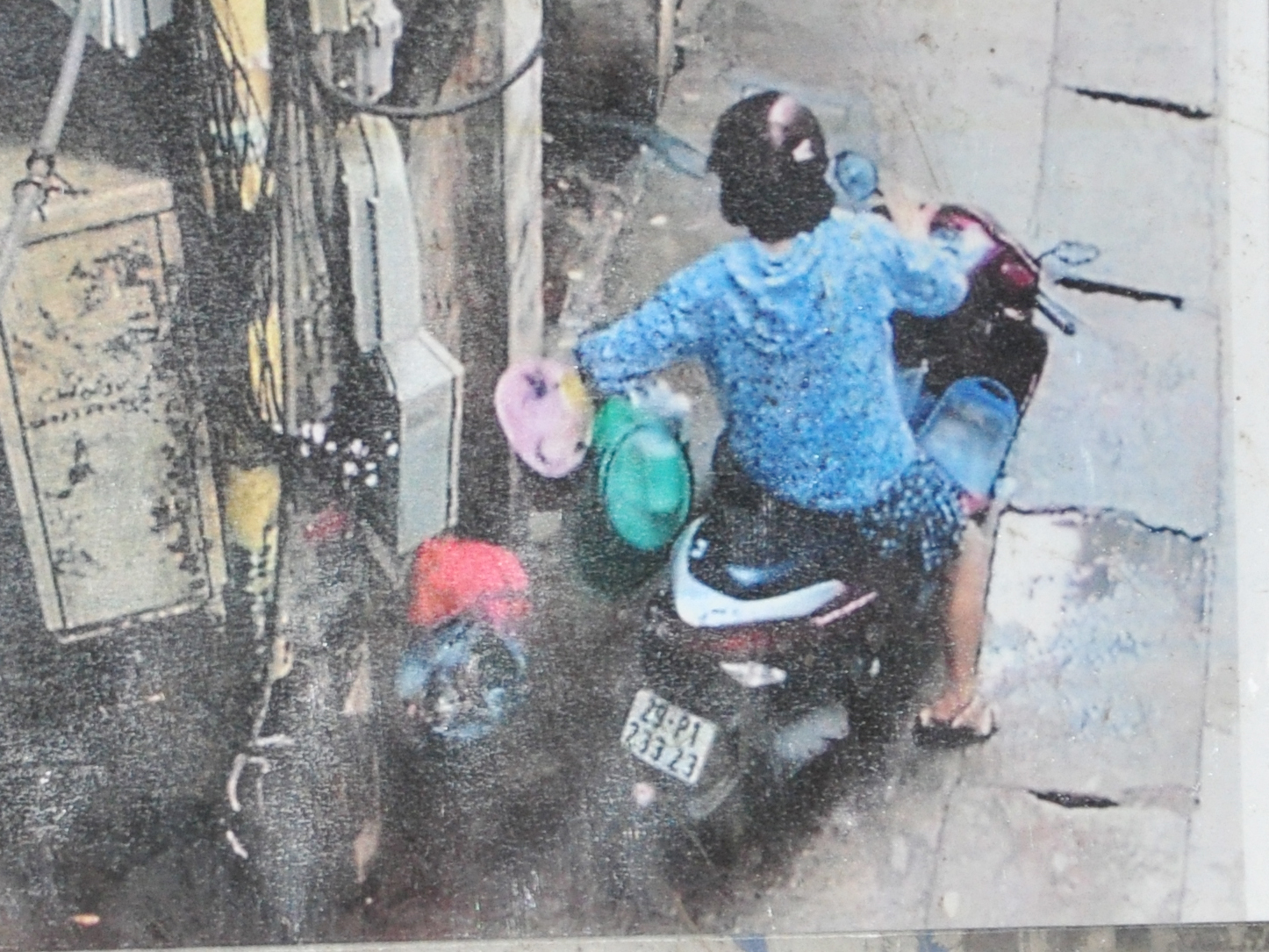 Những người xả r&aacute;c bị camera nhận diện