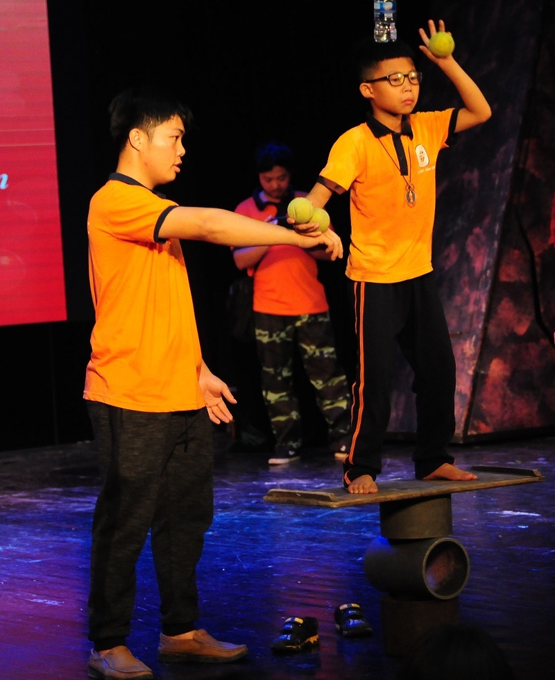 Đ&acirc;y l&agrave; Trung t&acirc;m chuy&ecirc;n chăm s&oacute;c, đ&agrave;o tạo, ph&aacute;t triển kỹ năng cho những trẻ em bị tự kỷ. C&aacute;c em nhỏ trong trung t&acirc;m cũng đ&atilde; c&oacute; m&agrave;n tr&igrave;nh diễn đặc biệt gửi tới kh&aacute;n giả.