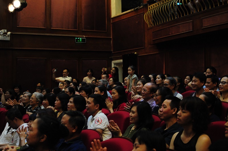 Đặc biệt, những kh&aacute;n giả tới chương tr&igrave;nh biểu diễn đều gắn một logo tr&ecirc;n ngực hoặc c&aacute;nh tay, với th&ocirc;ng điệp "Đ&atilde; uống rượu bia, kh&ocirc;ng được l&aacute;i xe" như một c&aacute;ch lan tỏa rộng r&atilde;i th&ocirc;ng điệp tới cộng đồng.