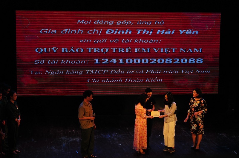 Nhiều tấm l&ograve;ng hảo t&acirc;m, những tổ chức đ&atilde; đứng ra hỗ trợ gia đ&igrave;nh chị Hải Yến. Theo nghệ sĩ Xu&acirc;n Bắc - Ph&oacute; Gi&aacute;m đốc Nh&agrave; h&aacute;t kịch Việt Nam, to&agrave;n bộ số tiền thu được trong 3 đ&ecirc;m diễn cho Quỹ Bảo trợ trẻ em Việt Nam để Quỹ quản l&yacute; chăm s&oacute;c con trai bị tự kỷ của chị Yến