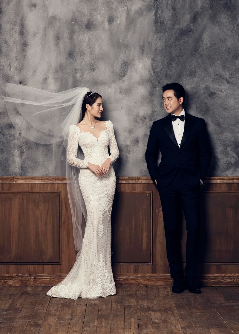 Bộ ảnh được thực hiện kh&aacute; đơn giản v&agrave; theo phong c&aacute;ch truyền thống nhưng đầy l&atilde;ng mạn, dịu d&agrave;ng.