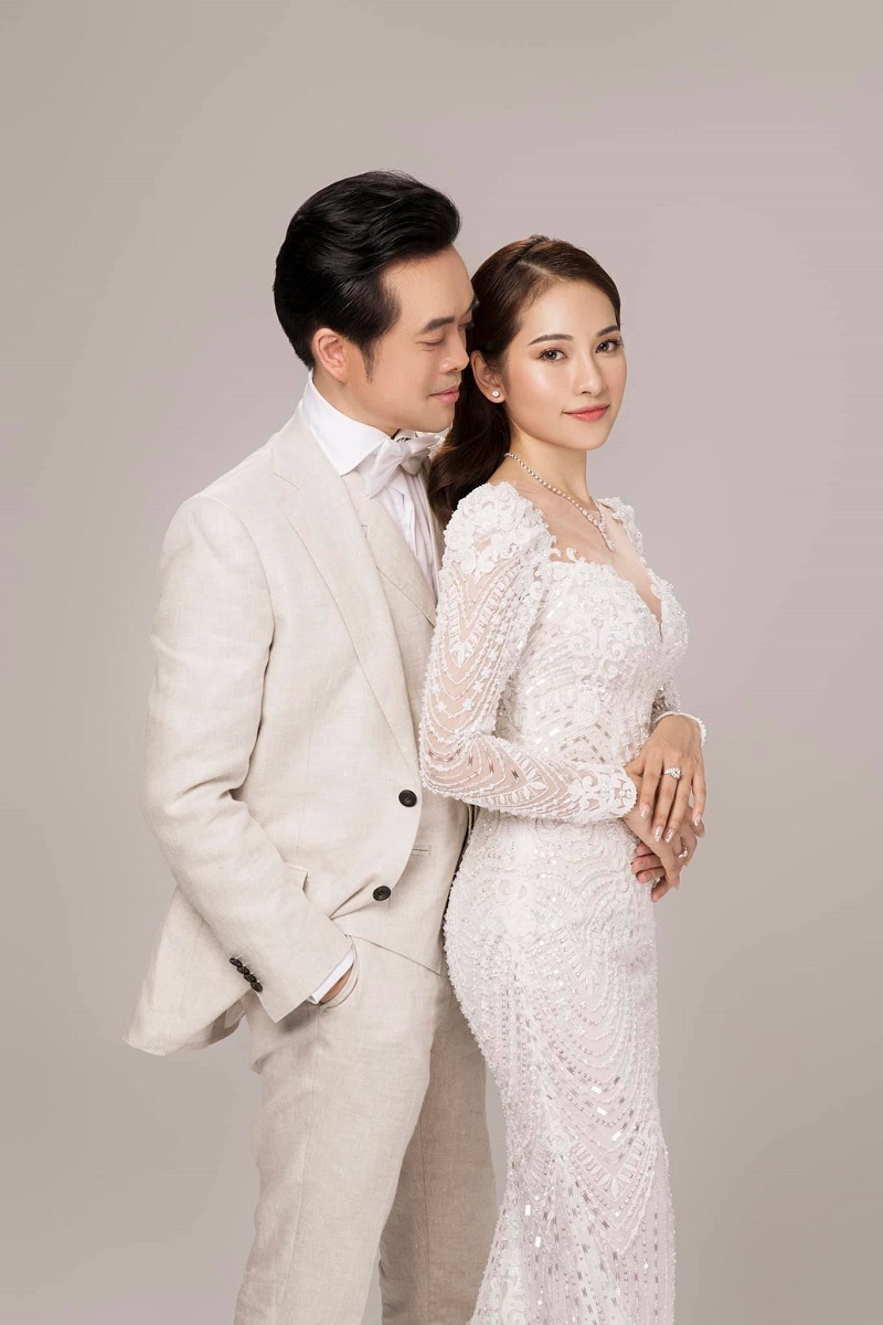 N&oacute;i về việc kết h&ocirc;n nhanh ch&oacute;ng, nhạc sĩ Dương Khắc Linh từng t&acirc;m sự, anh nghĩ y&ecirc;u nhau l&acirc;u hay ngắn kh&ocirc;ng quan trọng bằng việc gặp đ&uacute;ng người, đ&uacute;ng thời điểm. "T&ocirc;i thấy Sara Lưu ch&iacute;nh l&agrave; nửa c&ograve;n lại của đời t&ocirc;i, v&igrave; vậy kh&ocirc;ng phải đắn đo khi quyết định về chung một m&aacute;i nh&agrave;", anh chia sẻ.