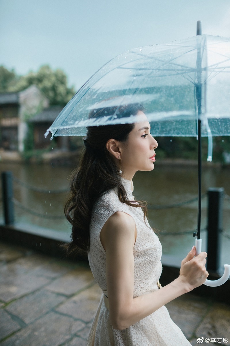 Mấy năm qua, nữ diễn vi&ecirc;n của "Thần đi&ecirc;u đại hiệp" chủ yếu tham gia c&aacute;c gameshow truyền h&igrave;nh, đi dự sự kiện.