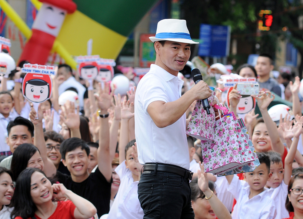 Diễn viên Xuân Bắc đồng hành với rất nhiều hoạt động xã hội điển hình là những chương trình hành động bảo vệ trẻ em.