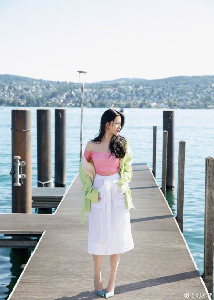 Thời gian gần đ&acirc;y, c&aacute;i t&ecirc;n Lưu Diệc Phi trở th&agrave;nh t&acirc;m điểm g&acirc;y ch&uacute; &yacute; khi bộ phim "Mulan" m&agrave; c&ocirc; tham gia vai ch&iacute;nh gặp nhiều kh&oacute; khăn trong việc ph&aacute;t h&agrave;nh.