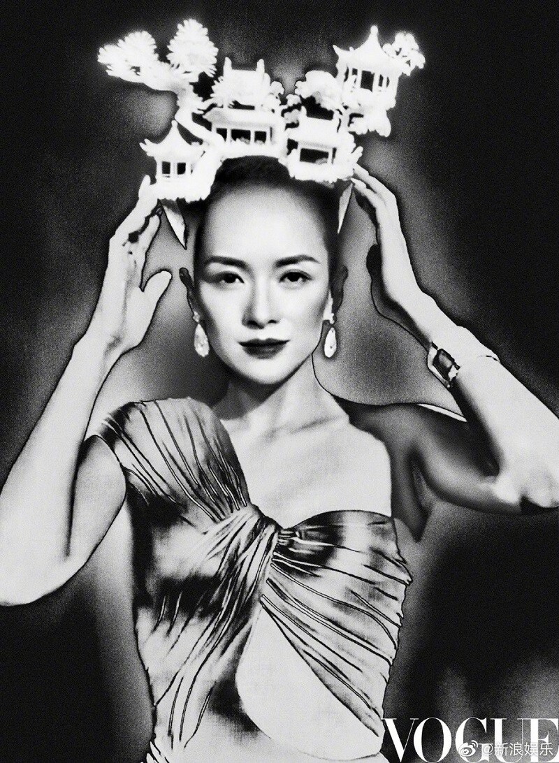 Sau nhiều năm lăn lộn trong ng&agrave;nh giải tr&iacute;, Chương Tử Di hiện tại đ&atilde; c&oacute; một cuộc sống vi&ecirc;n m&atilde;n, gi&agrave;u sang.