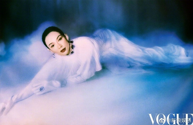 C&oacute; một sự nghiệp th&agrave;nh c&ocirc;ng, Chương Tử Di cũng c&oacute; gia đ&igrave;nh hạnh ph&uacute;c b&ecirc;n &ocirc;ng x&atilde; U&ocirc;ng Phong v&agrave; hai con nhỏ