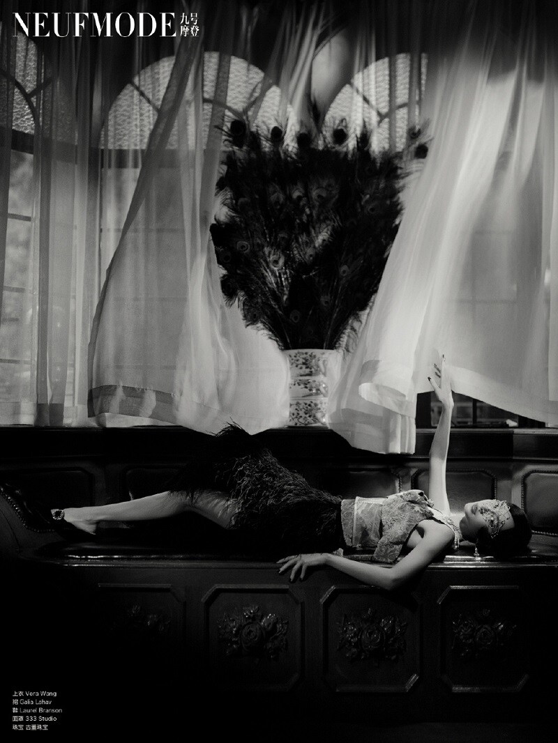 Mới đ&acirc;y, Angela Baby t&aacute;i xuất trong những h&igrave;nh ảnh mới với phong c&aacute;ch đặc biệt kh&aacute;c lạ. C&ocirc; c&oacute; m&agrave;n h&oacute;a th&acirc;n đậm phong th&aacute;i cổ điển