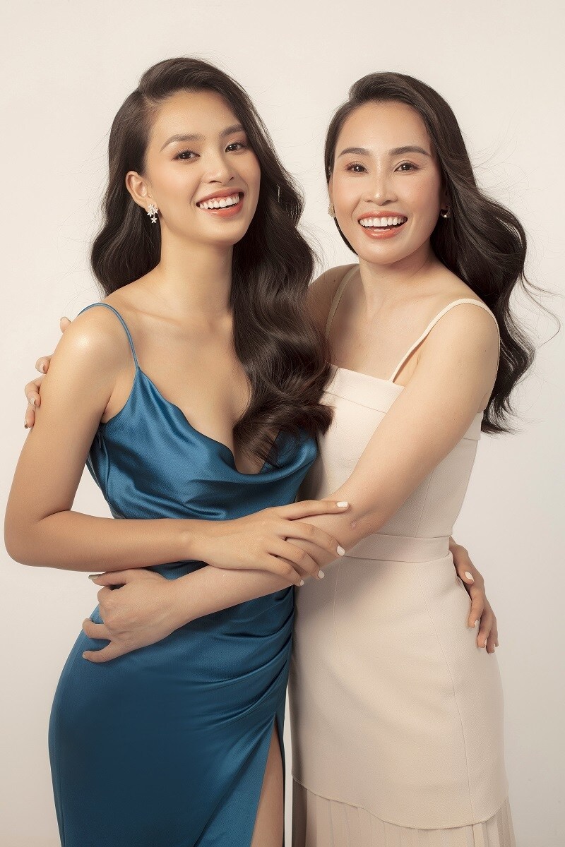 V&igrave; sống xa nh&agrave; n&ecirc;nTiểu Vy &iacute;t c&oacute; thời gian ở cạnh ba mẹ. Tuy nhi&ecirc;n, Hoa hậu Việt Nam 2018 nhưng c&ocirc; vẫn sắp xếp thời gian để thi thoảng về thăm gia đ&igrave;nh ở Hội An.