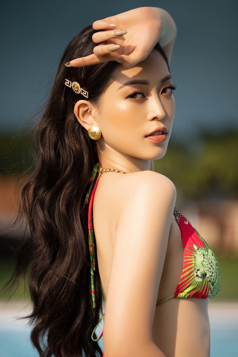 &Aacute; hậu Phương Nga cũng l&agrave; một người đẹp năng nổ. Đoạt danh hiệu &aacute; hậu, c&ocirc; lấn s&acirc;n l&agrave;m MC của nhiều sự kiện, chăm chỉ tham gia nhiều hoạt động nghệ thuật.