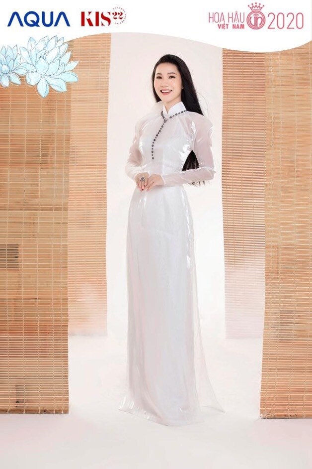 Nguyễn Thị Ngọc Tuyết Ngo&agrave;i điểm mạnh về ngoại h&igrave;nh, Nguyễn Thị Ngọc Tuyết c&ograve;n l&agrave; một trong những tiếp vi&ecirc;n trưởng trẻ nhất của Vietjet. C&ocirc; tốt nghiệp Cao đẳng Sư phạm Trung Ương nhưng lại quyết định b&eacute;n duy&ecirc;n với &ldquo;bầu trời&rdquo;.