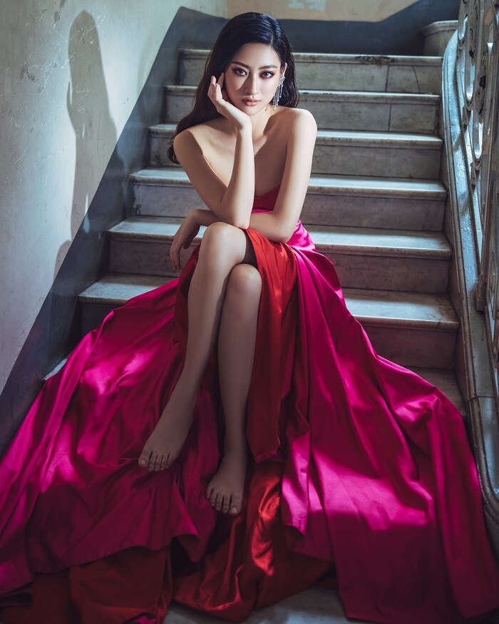 N&agrave;ng hậu sinh năm 2000 thời gian qua tham gia nhiều chương tr&igrave;nh tr&igrave;nh diễn thời trang, đảm nhận c&aacute;c vai tr&ograve; vedette, first-face... n&ecirc;n tr&igrave;nh pose d&aacute;ng của c&ocirc; cũng ng&agrave;y c&agrave;ng "nuột" hơn.