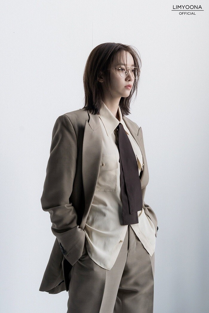 Trong phong c&aacute;ch tomboy, c&ocirc; to&aacute;t l&ecirc;n thần th&aacute;i đầy kh&iacute; chất