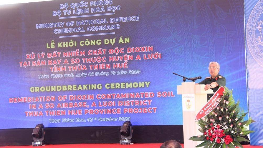 Bắt đầu xử l&yacute; đất nhiễm chất độc dioxin tại s&acirc;n bay A So