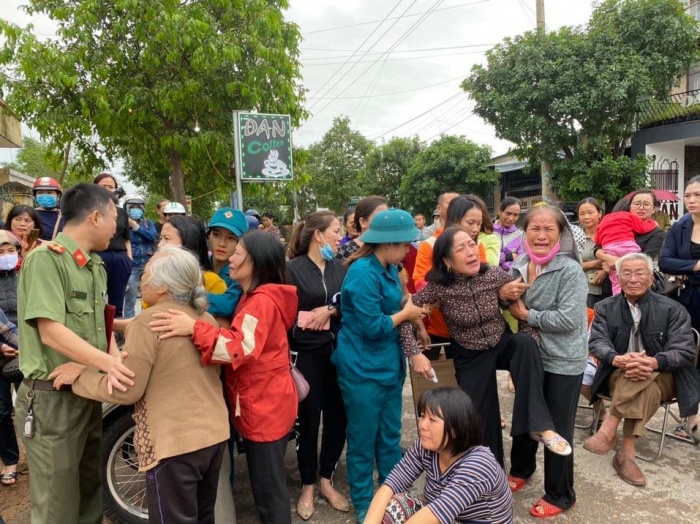 Người th&acirc;n c&aacute;c chiến sĩ Sư đo&agrave;n 337 - 3