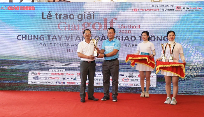 Golfer Ho&agrave;ng Qu&acirc;n v&ocirc; địch Giải golf Chung tay v&igrave; ATGT 2020- Ảnh 6.