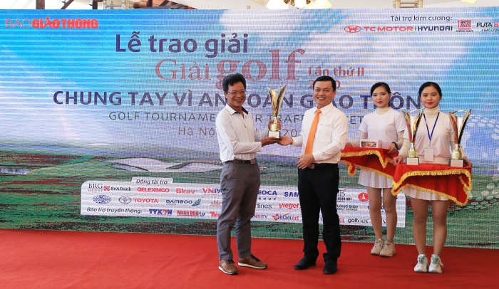 Golfer Ho&agrave;ng Qu&acirc;n v&ocirc; địch Giải golf Chung tay v&igrave; ATGT 2020- Ảnh 5.