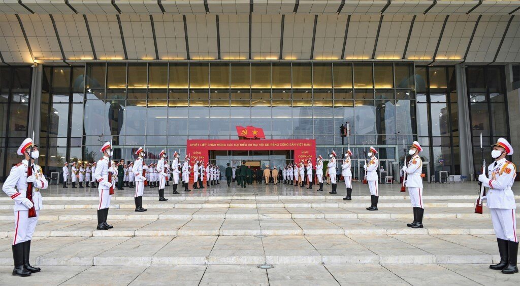 C&ugrave;ng với việc trang ho&agrave;ng rực rỡ, c&ocirc;ng t&aacute;c kiểm tra an ninh, c&ocirc;ng t&aacute;c hậu cần, tổ chức cũng đang được ho&agrave;n tất, đảm bảo an to&agrave;n tuyệt đối.