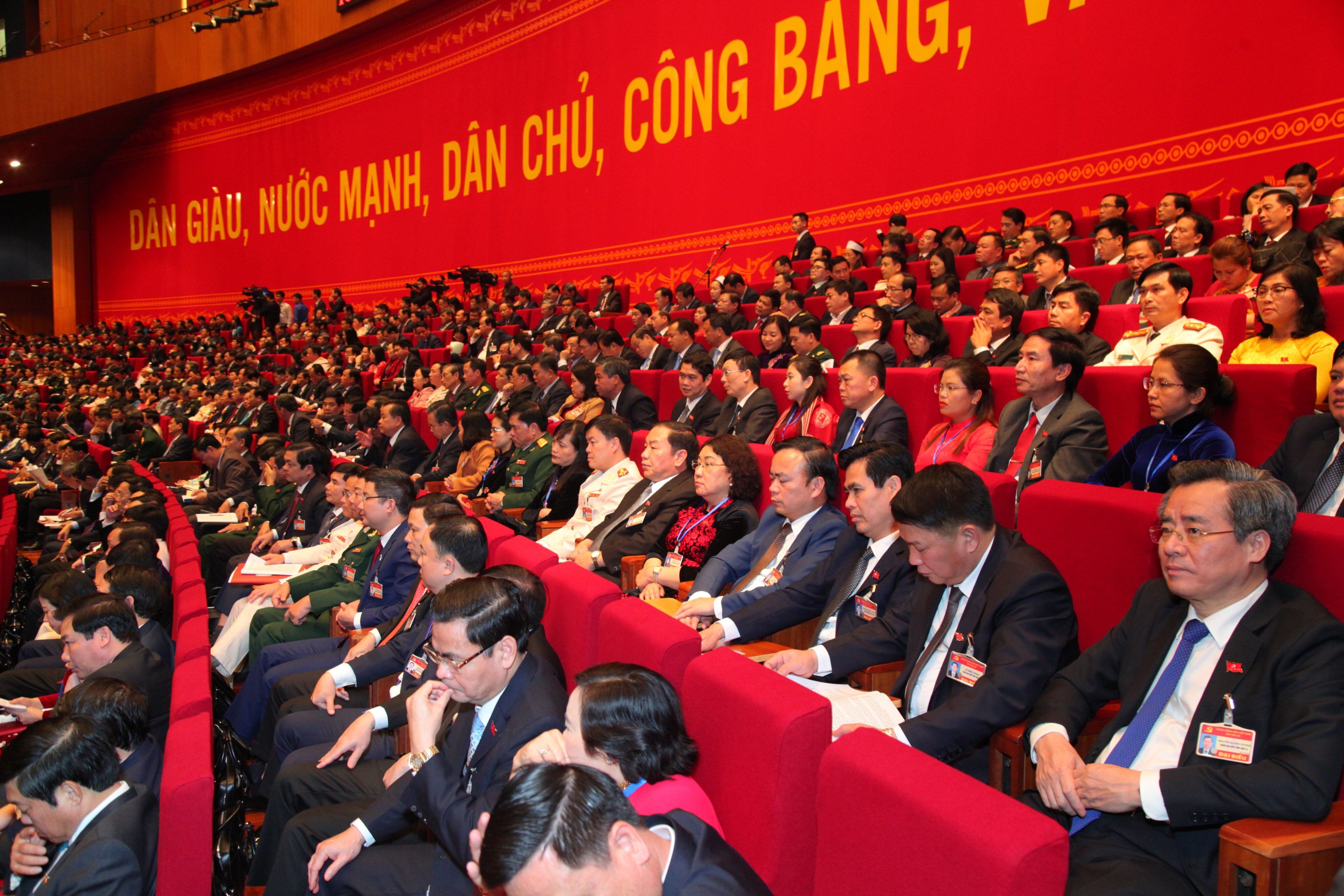 Sau phi&ecirc;n tr&ugrave; bị, chiều nay (chiều 25/1) c&aacute;c đại biểu sinh hoạt tại đo&agrave;n nghi&ecirc;n cứu c&aacute;c t&agrave;i liệu Đại hội, gồm b&aacute;o c&aacute;o của Ban Chấp h&agrave;nh Trung ương kh&oacute;a XII về c&aacute;c văn kiện Đại hội XIII, b&aacute;o c&aacute;o kiểm điểm sự l&atilde;nh đạo, chỉ đạo của Trung ương kh&oacute;a XII&hellip;