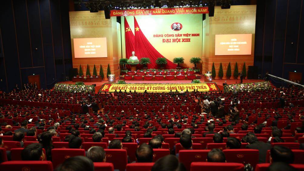 S&aacute;ng 25/1/2021, Đại hội đại biểu to&agrave;n quốc lần thứ XIII Đảng Cộng sản Việt Nam họp phi&ecirc;n tr&ugrave; bị tại Trung t&acirc;m Hội nghị Quốc gia ở Thủ đ&ocirc; H&agrave; Nội. Đại hội diễn ra từ ng&agrave;y 25/1 đến 2/2/2021 với phương ch&acirc;m: &ldquo;Đo&agrave;n kết - D&acirc;n chủ - Kỷ cương - S&aacute;ng tạo - Ph&aacute;t triển&rdquo;.