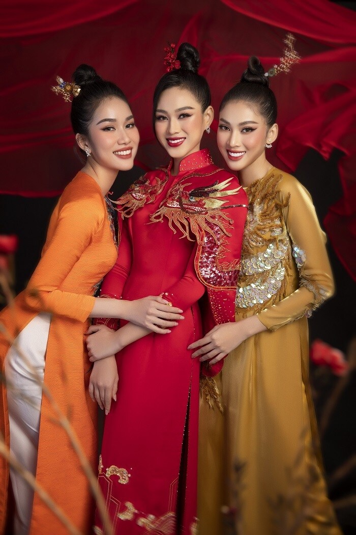 Ba người đẹp mang tới kh&ocirc;ng khi xu&acirc;n nhiều m&agrave;u sắc