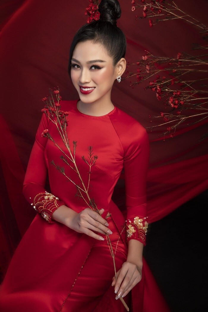 C&oacute; thể thấy, n&agrave;ng hậu sinh năm 2000 ng&agrave;y c&agrave;ng trưởng th&agrave;nh hơn về mặt h&igrave;nh ảnh, từ c&aacute;ch chụp h&igrave;nh, trang điểm