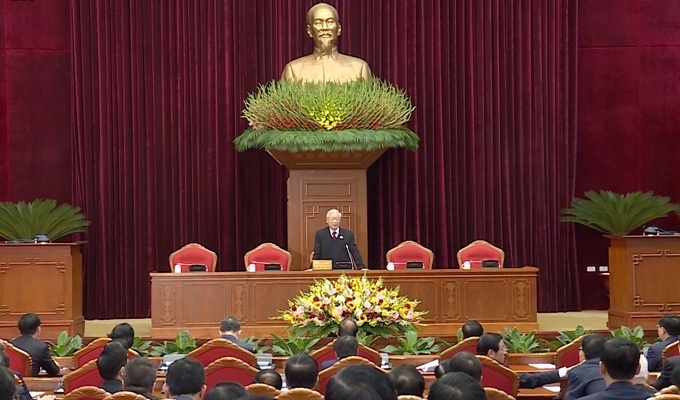 C&oacute; 8 Uỷ vi&ecirc;n Bộ Ch&iacute;nh trị t&aacute;i đắc cử Trung ương kho&aacute; mới l&agrave; Tổng B&iacute; thư, Chủ tịch nước Nguyễn Ph&uacute; Trọng; Thủ tướng Nguyễn Xu&acirc;n Ph&uacute;c; Trưởng Ban Tổ chức Trung ương Phạm Minh Ch&iacute;nh; B&iacute; thư Th&agrave;nh uỷ H&agrave; Nội Vương Đ&igrave;nh Huệ; Ph&oacute; Thủ tướng, Bộ trưởng Bộ Ngoại giao Phạm B&igrave;nh Minh; Trưởng Ban Tuy&ecirc;n gi&aacute;o Trung ương V&otilde; Văn Thưởng; Trưởng Ban D&acirc;n vận Trung ương Trương Thị Mai; Đại tướng, Bộ trưởng Bộ C&ocirc;ng an T&ocirc; L&acirc;m.